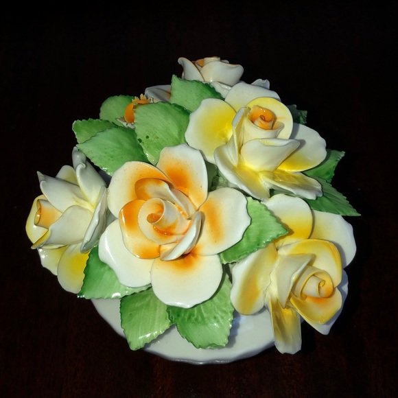 Staffordshire Capodimonte Princess Collection Vintage - Picture 2 of 5